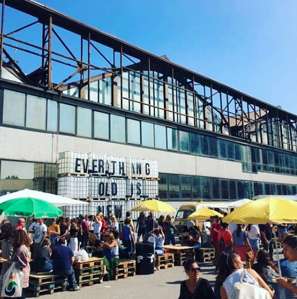 Una panoramica della food area all'aperto in una precedetente edizione di East Market