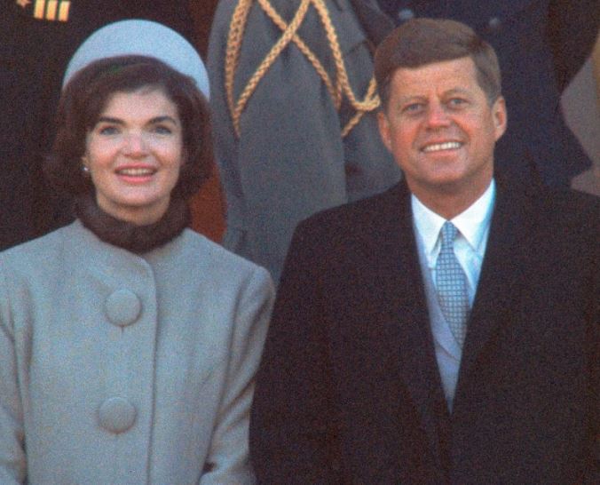 Jacqueline Kennedy con John F. Kennedy il giorno dell'insediamento alla Casa Bianca, 20 gennaio 1961