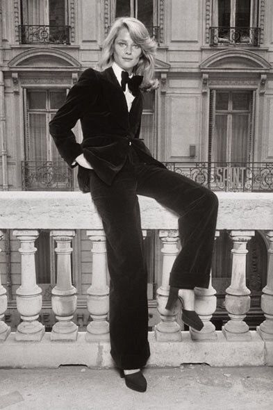 Charlotte Rampling indossa Le Smoking di Yves Saint Laurent, 1974. Foto di Alain DeJan
