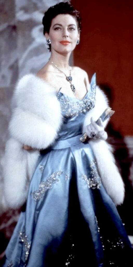 Ava Gardner indossa un abito da sera delle Sorelle Fontana nel film "La contessa scalza" del 1954
