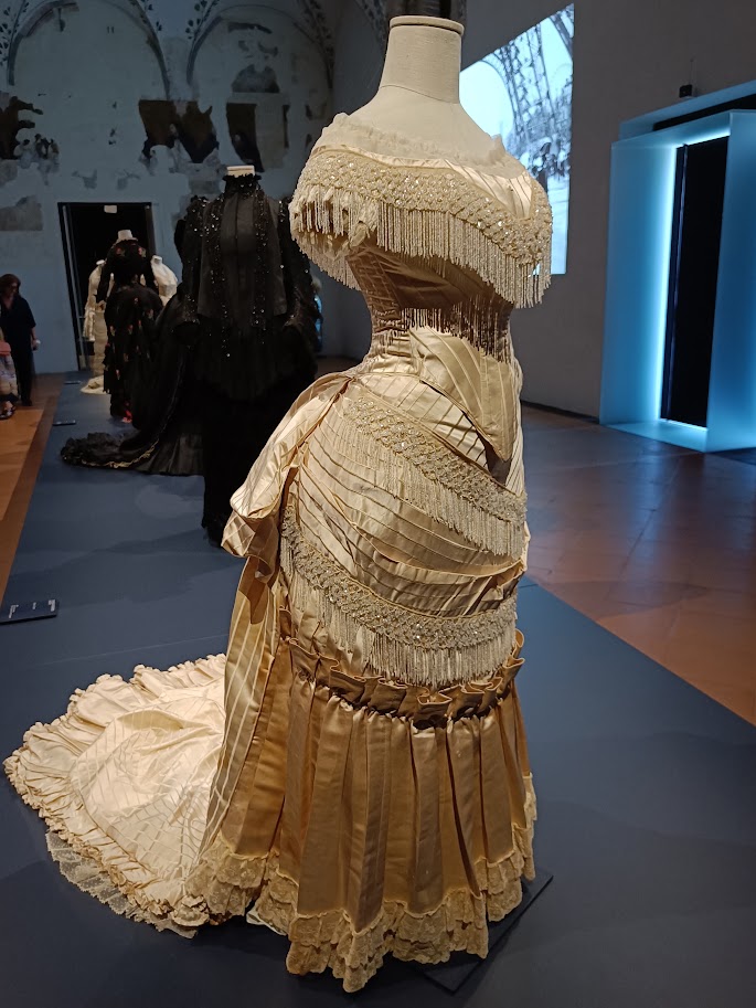 Abito Sarta Marianna Cantelli, 1878 - 1881 circa, Palazzo Morando-Costume Moda Immagine.